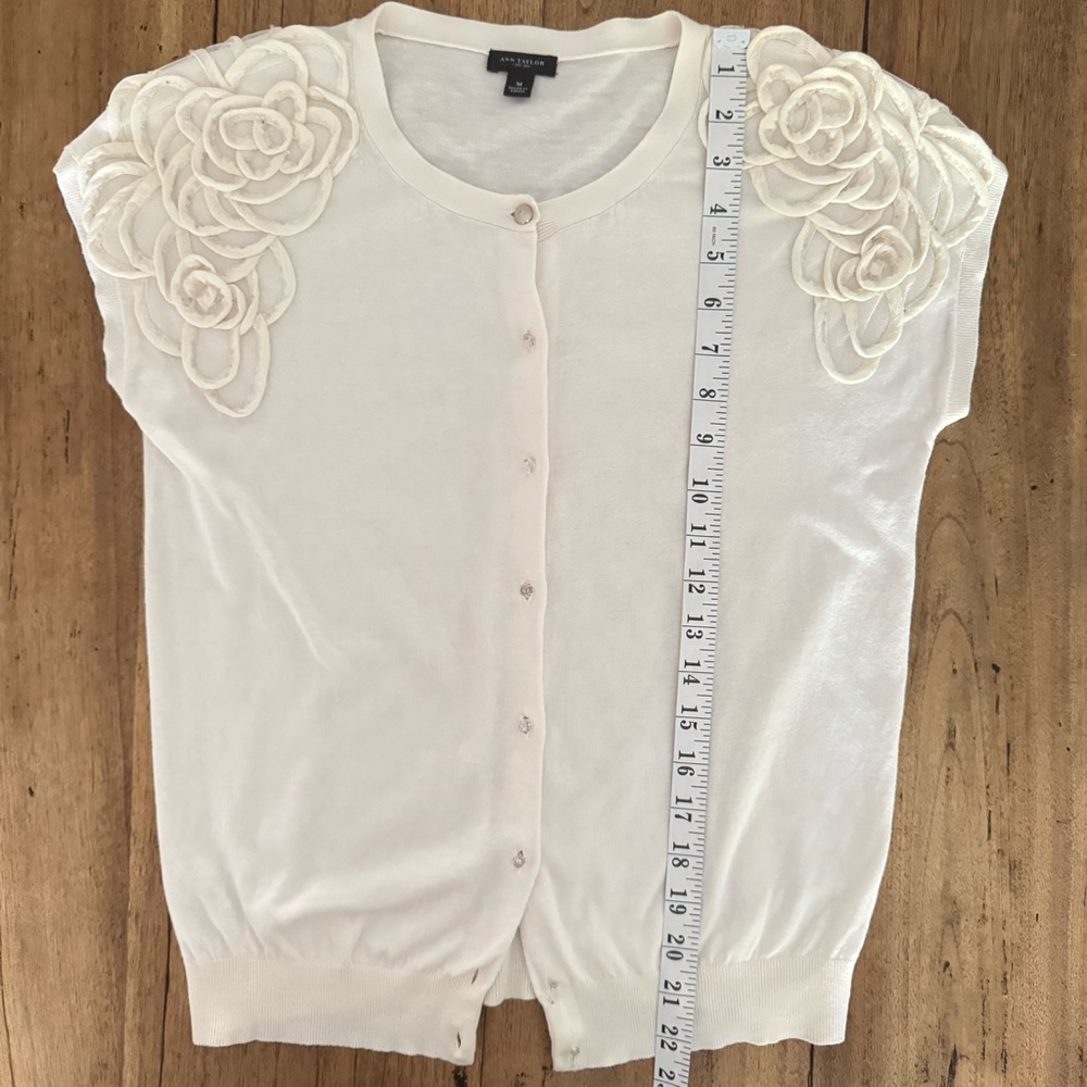 Ann Taylor Ivory Cotton Silk Cardigan Short Sleeve Beaded Appliqué Size Medium - Picture 11 of 16